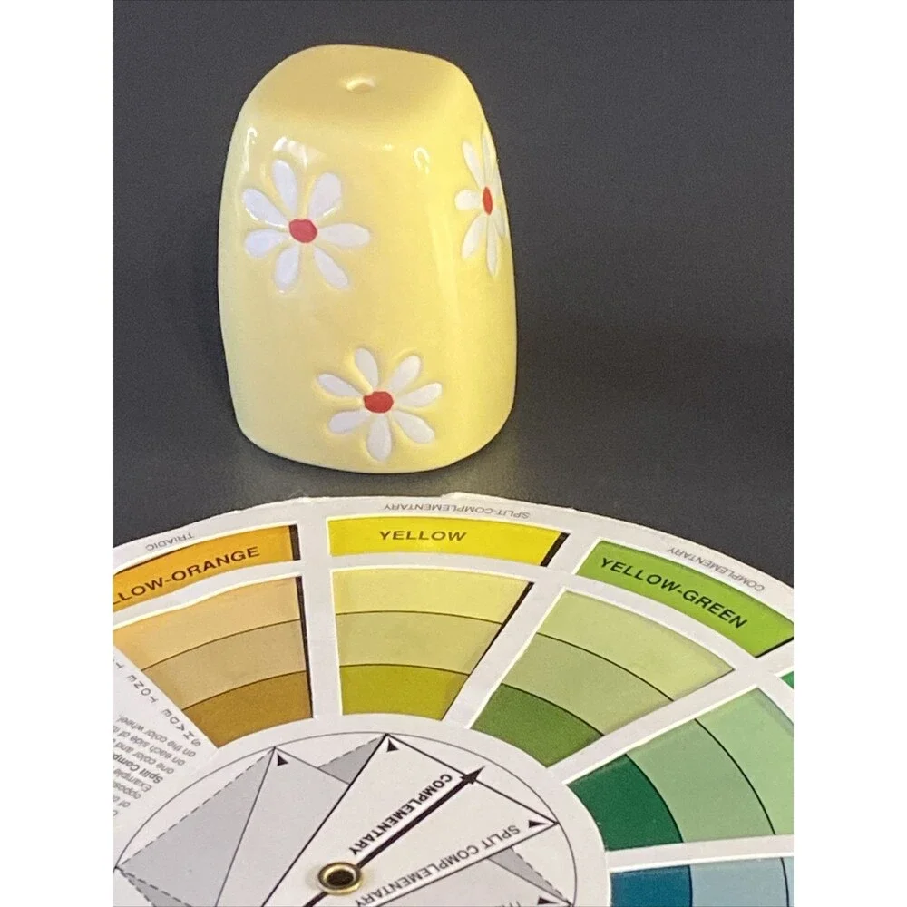 Pfaltzgraff Floral Mini Yellow Salt & Pepper Shakers Daisy Flowers 2